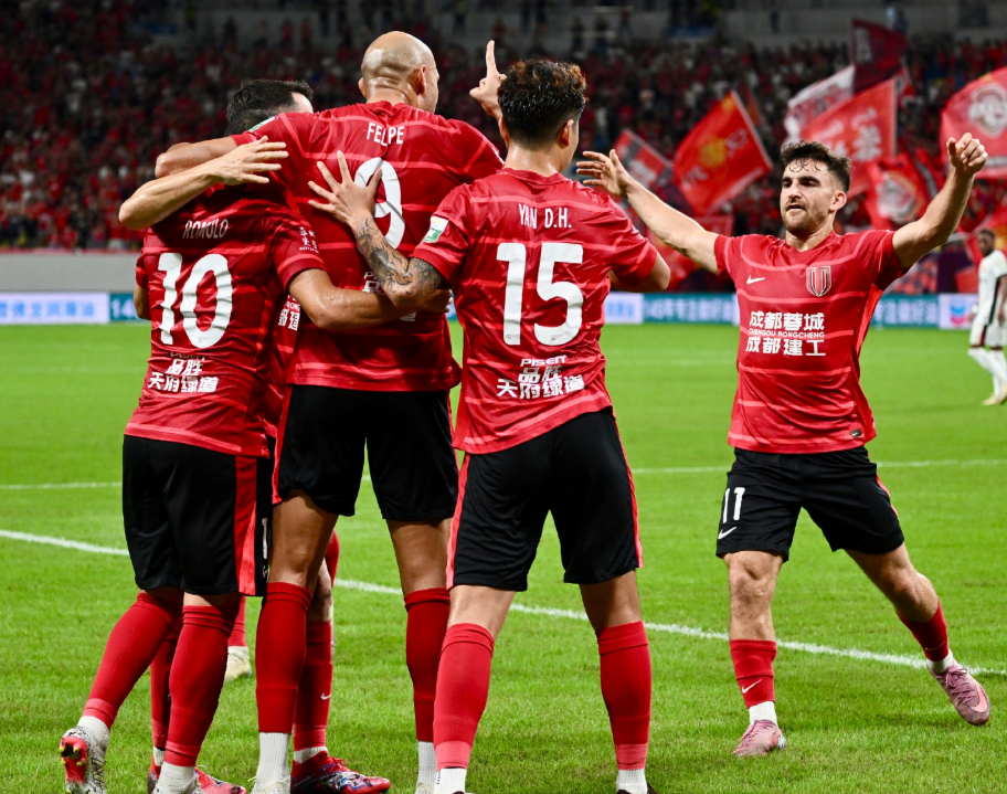 关于冲刺阶段欧超杯焦点战;成都蓉城调整名单;球迷炸锅;球队文化再被提及的信息 关于冲刺阶段欧超杯焦点战;成都蓉城调整名单;球迷炸锅;球队文化再被提及的信息