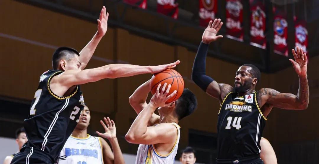 英雄联盟-清晨新疆广汇备战CBA常规赛，再遭质疑细节曝光，话题不断，控场能力受关注的简单介绍